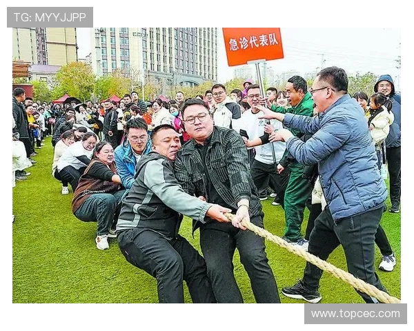 拔河运动凝聚团队力量展现竞技精神与全民健身魅力传承校园赛事文化 拔河运动凝聚团队力量展现竞技精神与全民健身魅力传承校园赛事文化